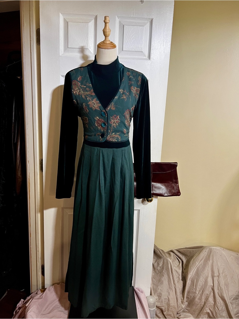 JBS LTD Vtg 90s Forest Green Velvet Knit Tie Vest Paisley Pleated Maxi Dress 12